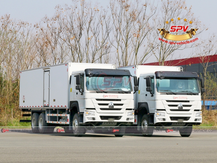 2 Units of Cube Trucks Sinotruk - Front Right Side